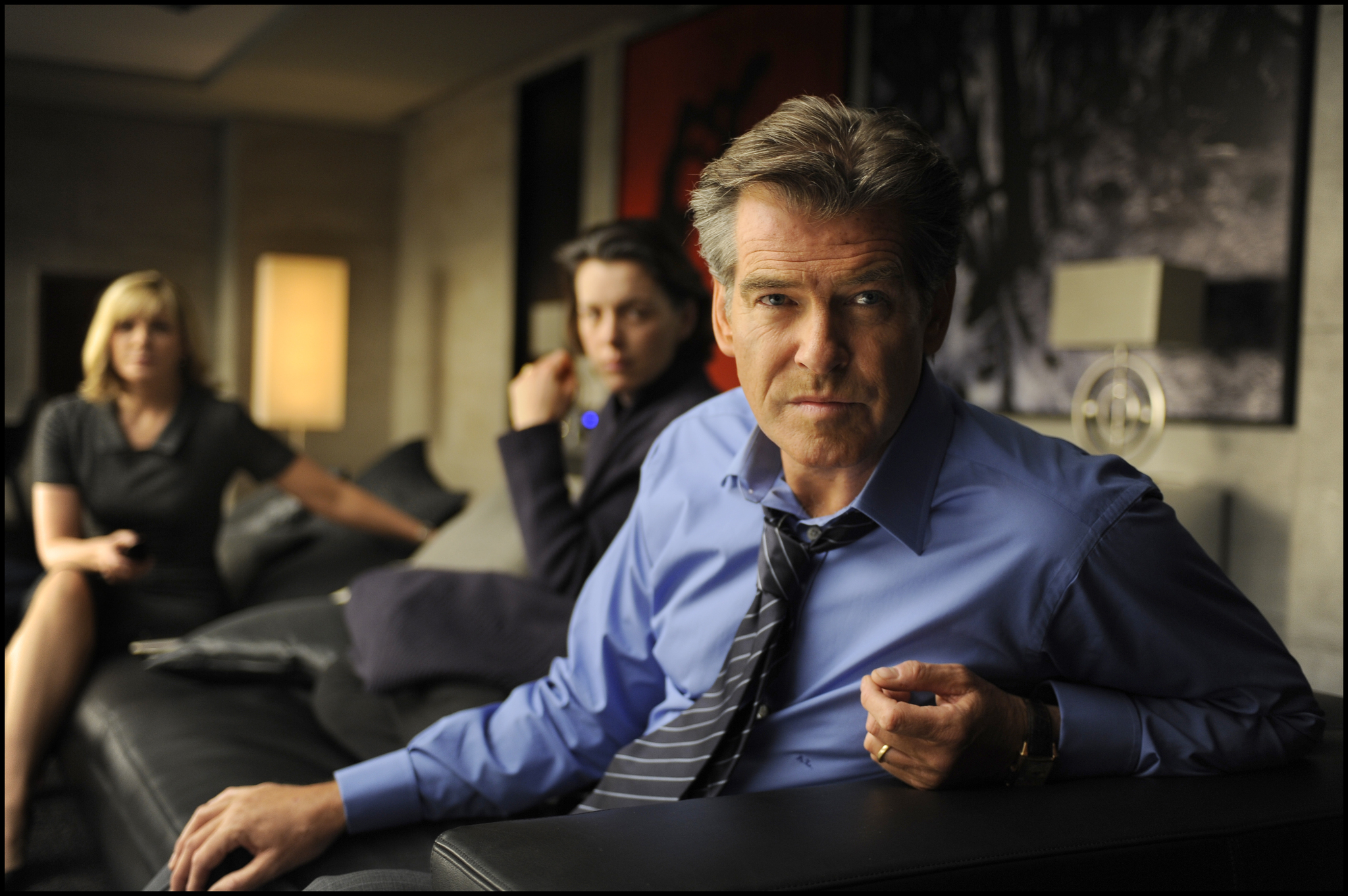 Still of Pierce Brosnan, Kim Cattrall and Olivia Williams in Vaiduoklis (2010)