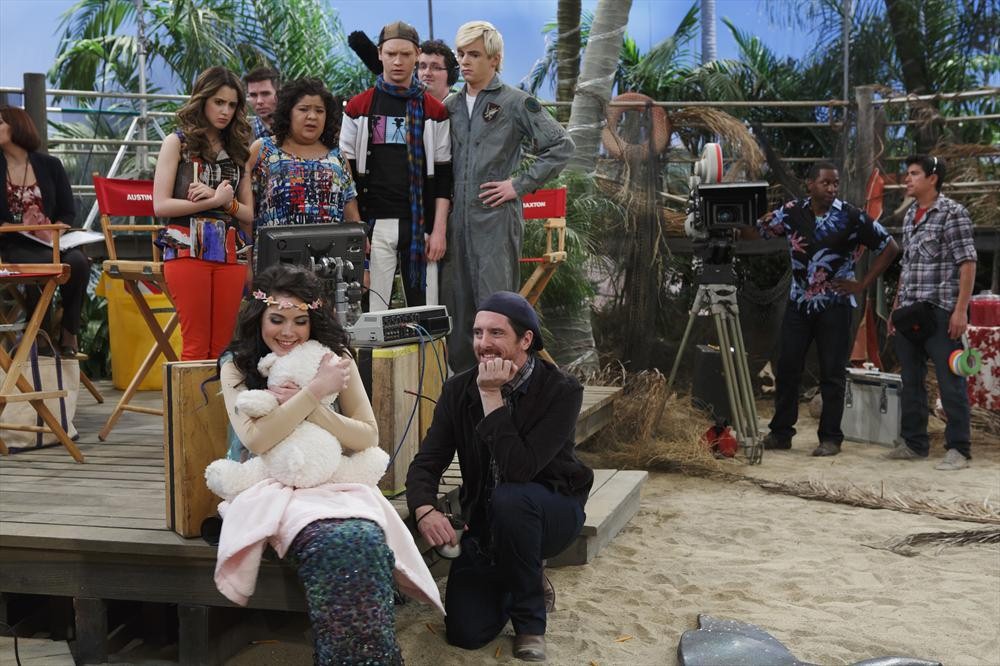 Still of Brendan Hunt, Laura Marano, Raini Rodriguez, Ross Lynch and Grace Phipps in Austin & Ally (2011)