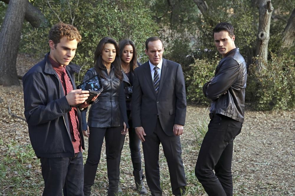 Still of Ming-Na Wen, Clark Gregg, Iain De Caestecker, Brett Dalton and Chloe Bennet in Agents of S.H.I.E.L.D. (2013)