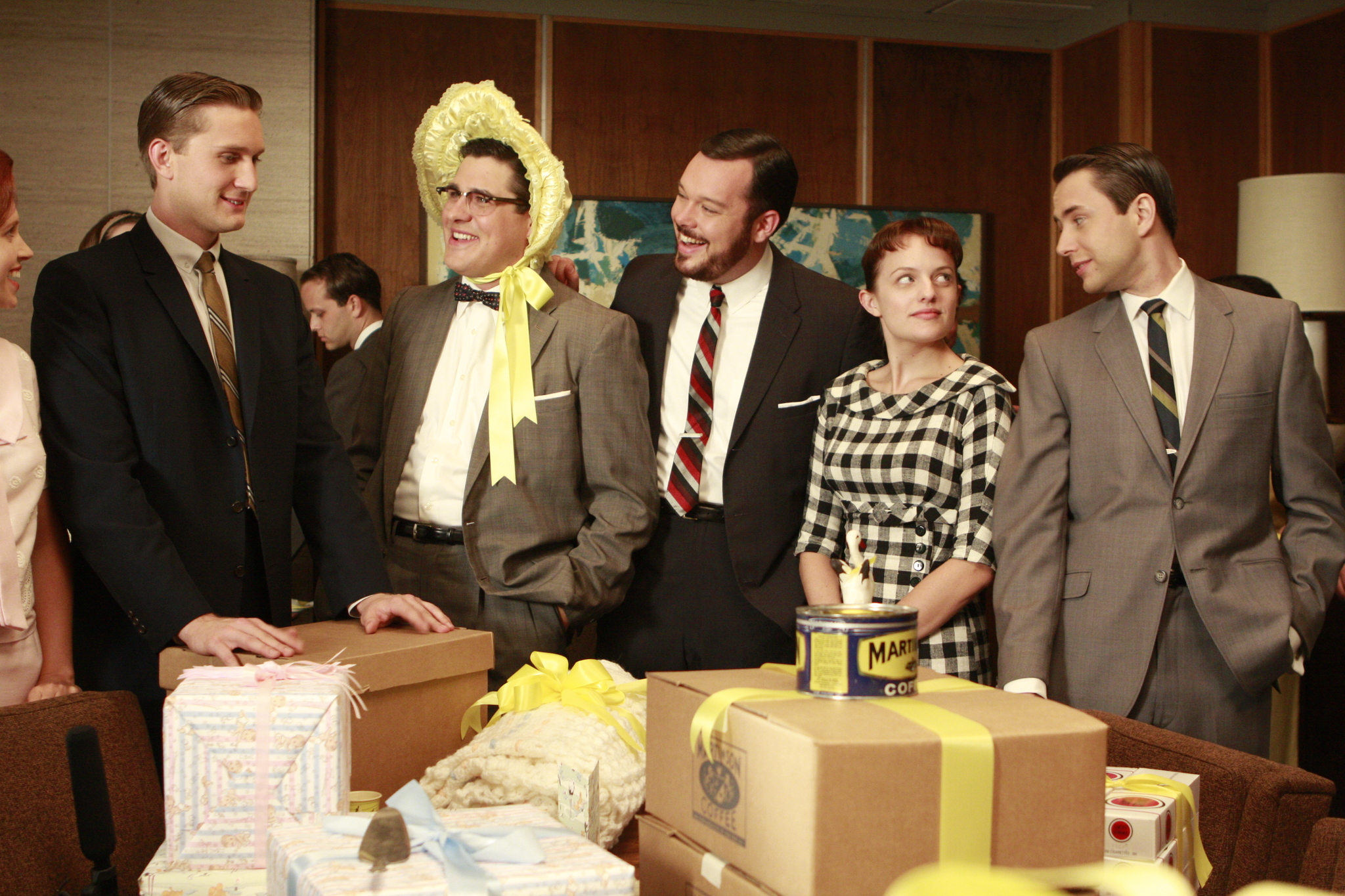 Still of Elisabeth Moss, Michael Gladis, Vincent Kartheiser, Rich Sommer and Aaron Staton in MAD MEN. Reklamos vilkai (2007)