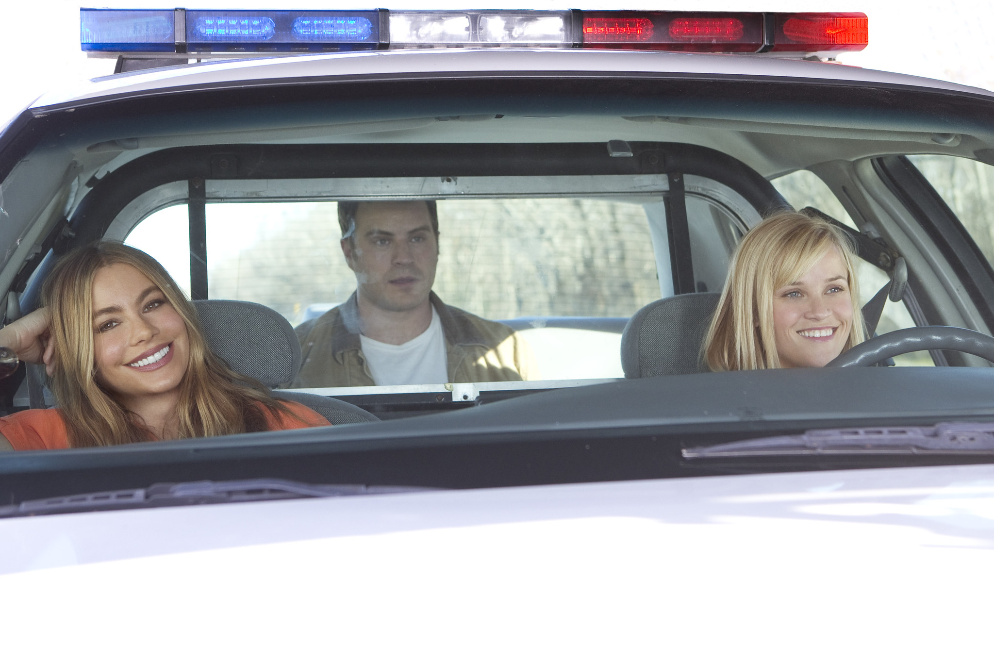 Still of Reese Witherspoon, Sofía Vergara and Robert Kazinsky in Karstos gaudynes (2015)