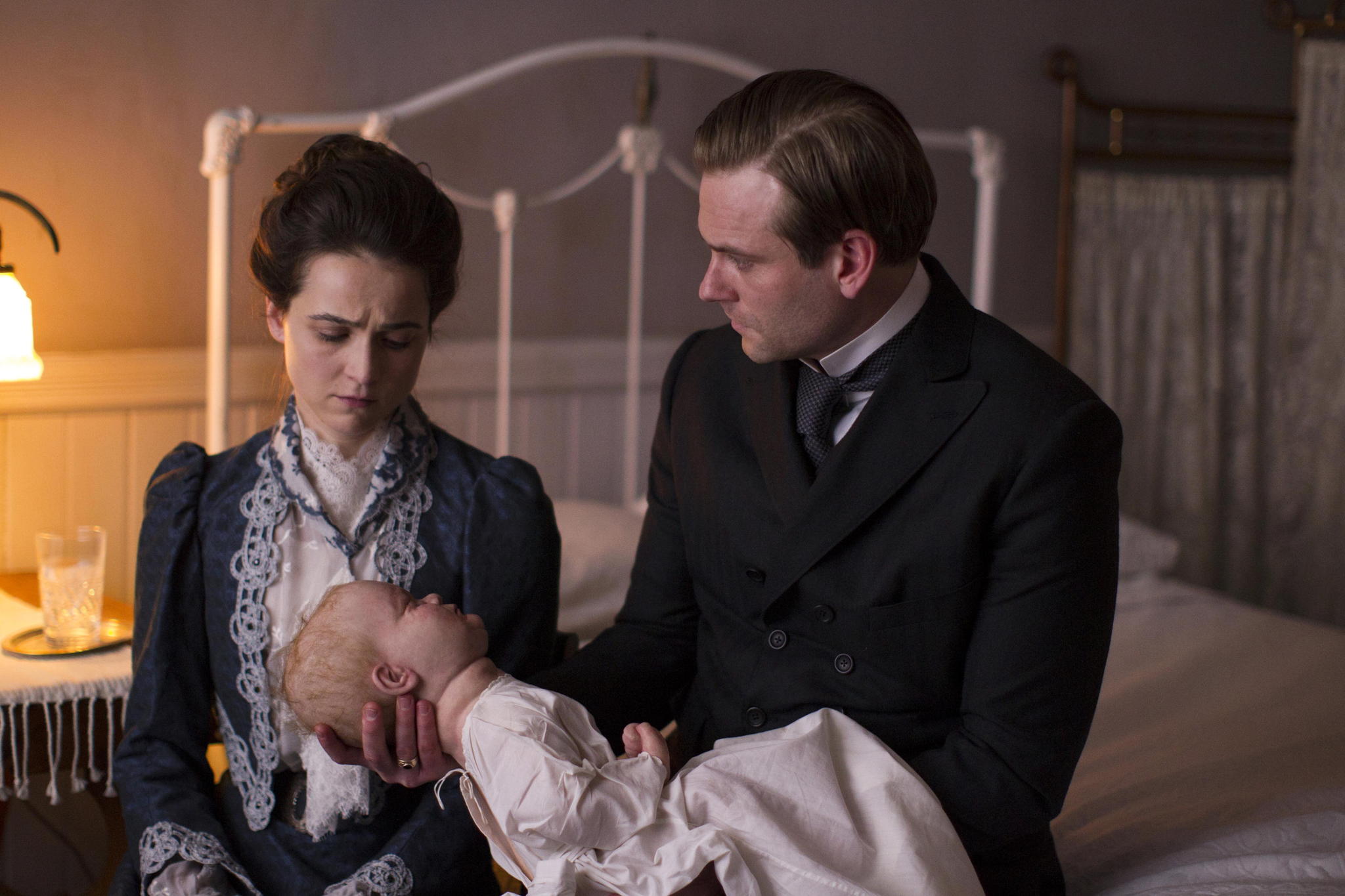 Still of Eric Johnson and Maya Kazan in The Knick (2014)