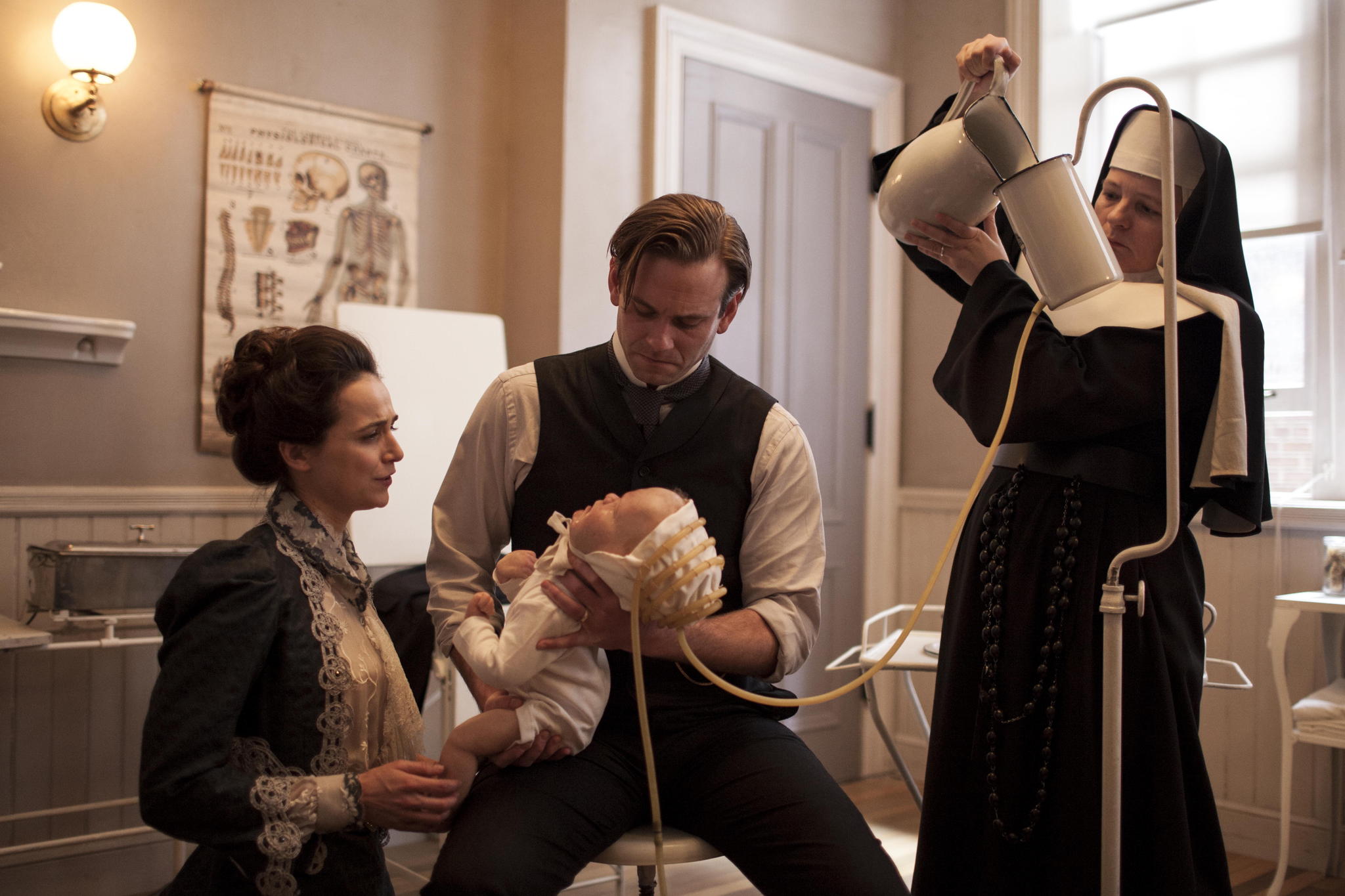 Still of Eric Johnson, Cara Seymour and Maya Kazan in The Knick (2014)