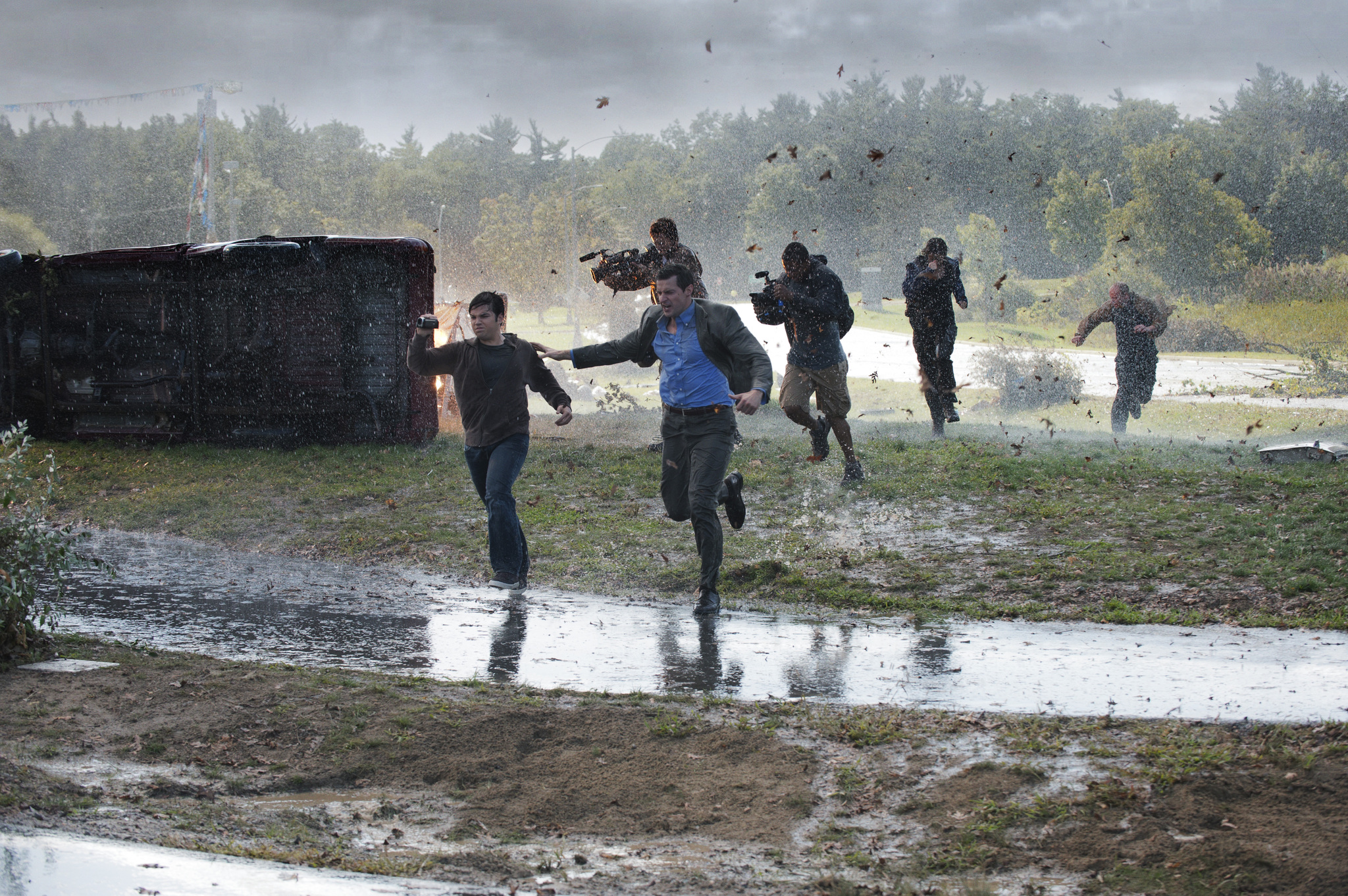 Still of Richard Armitage, Arlen Escarpeta, Nathan Kress, Jeremy Sumpter, Matt Walsh and Sarah Wayne Callies in Into the Storm (2014)