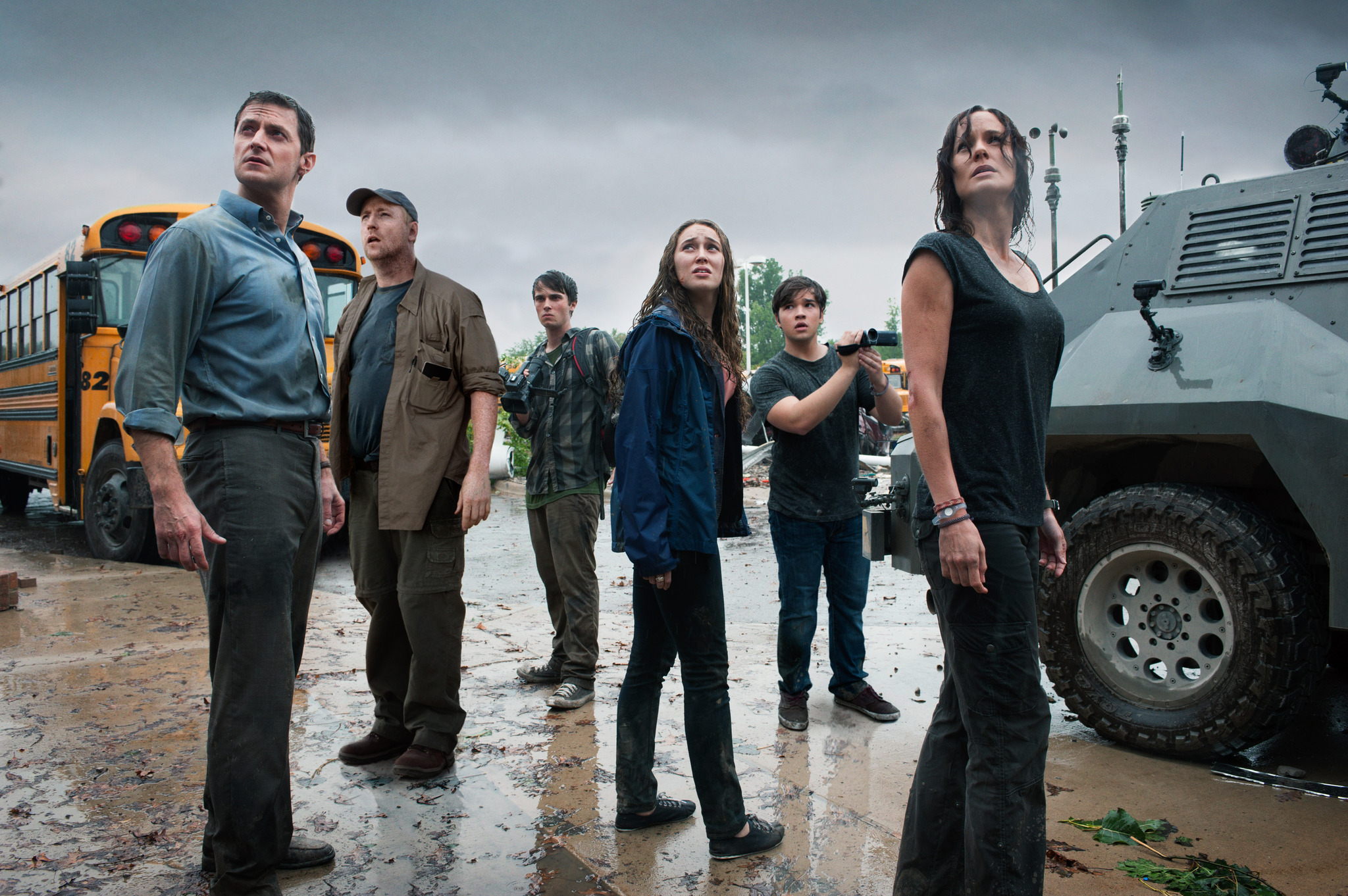 Still of Richard Armitage, Nathan Kress, Ron Phillips, Matt Walsh, Sarah Wayne Callies, Alycia Debnam-Carey and Max Deacon in Into the Storm (2014)