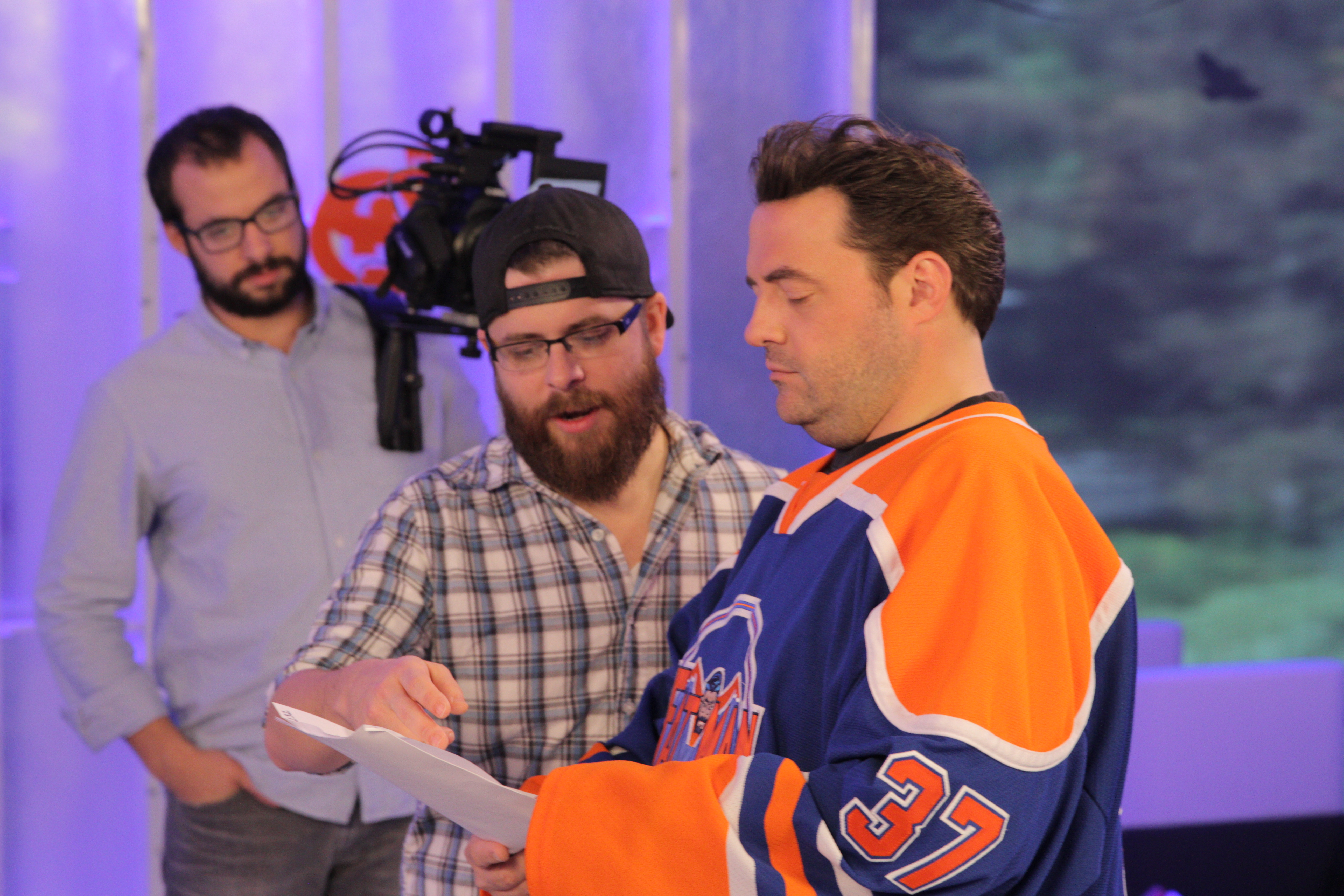 Brett Register directing Kevin Smith on the set of DC All Access