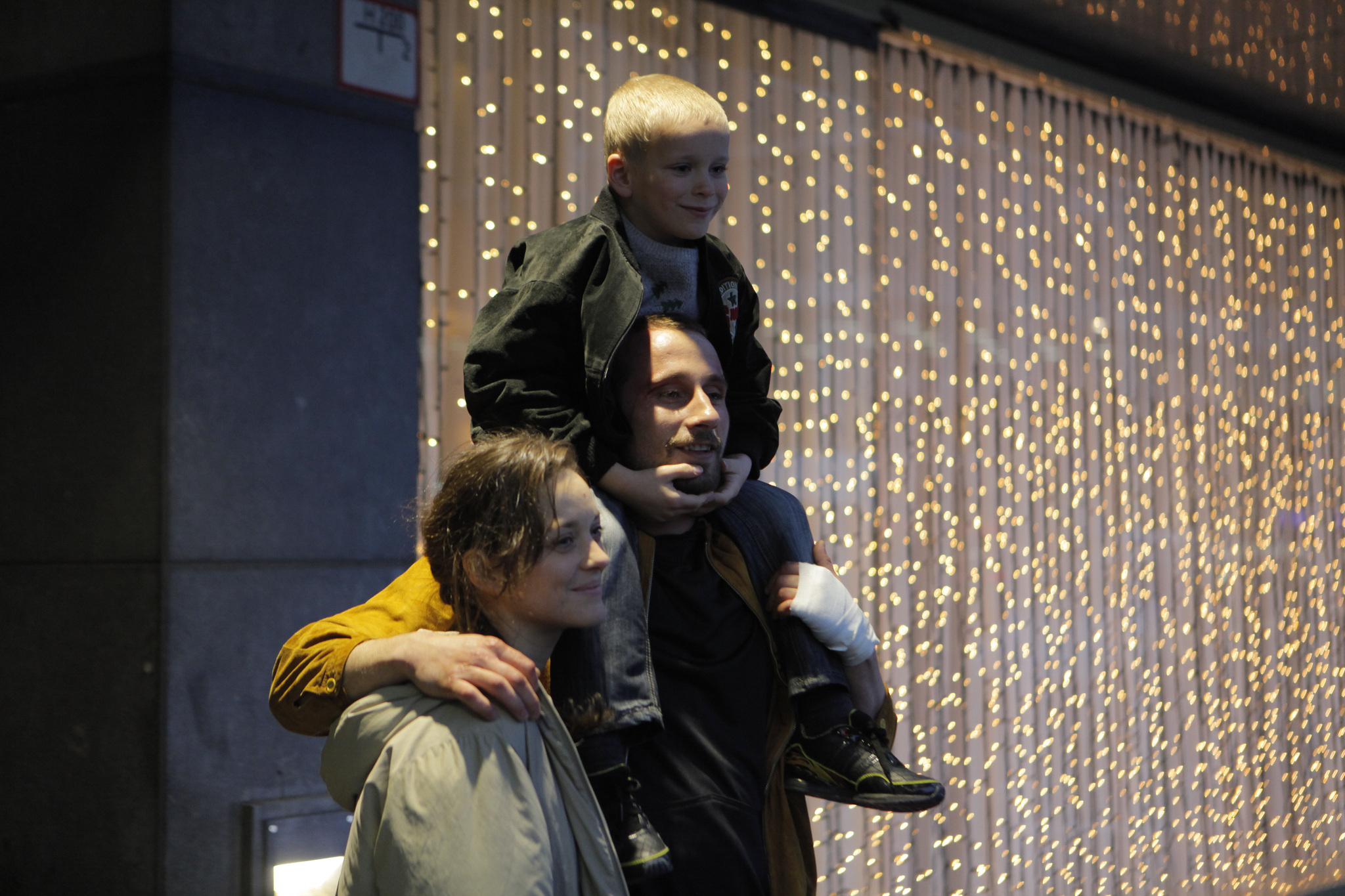 Still of Marion Cotillard, Matthias Schoenaerts and Armand Verdure in De rouille et d'os (2012)