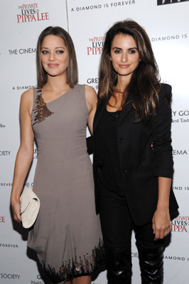 Penélope Cruz and Marion Cotillard at event of The Private Lives of Pippa Lee (2009)