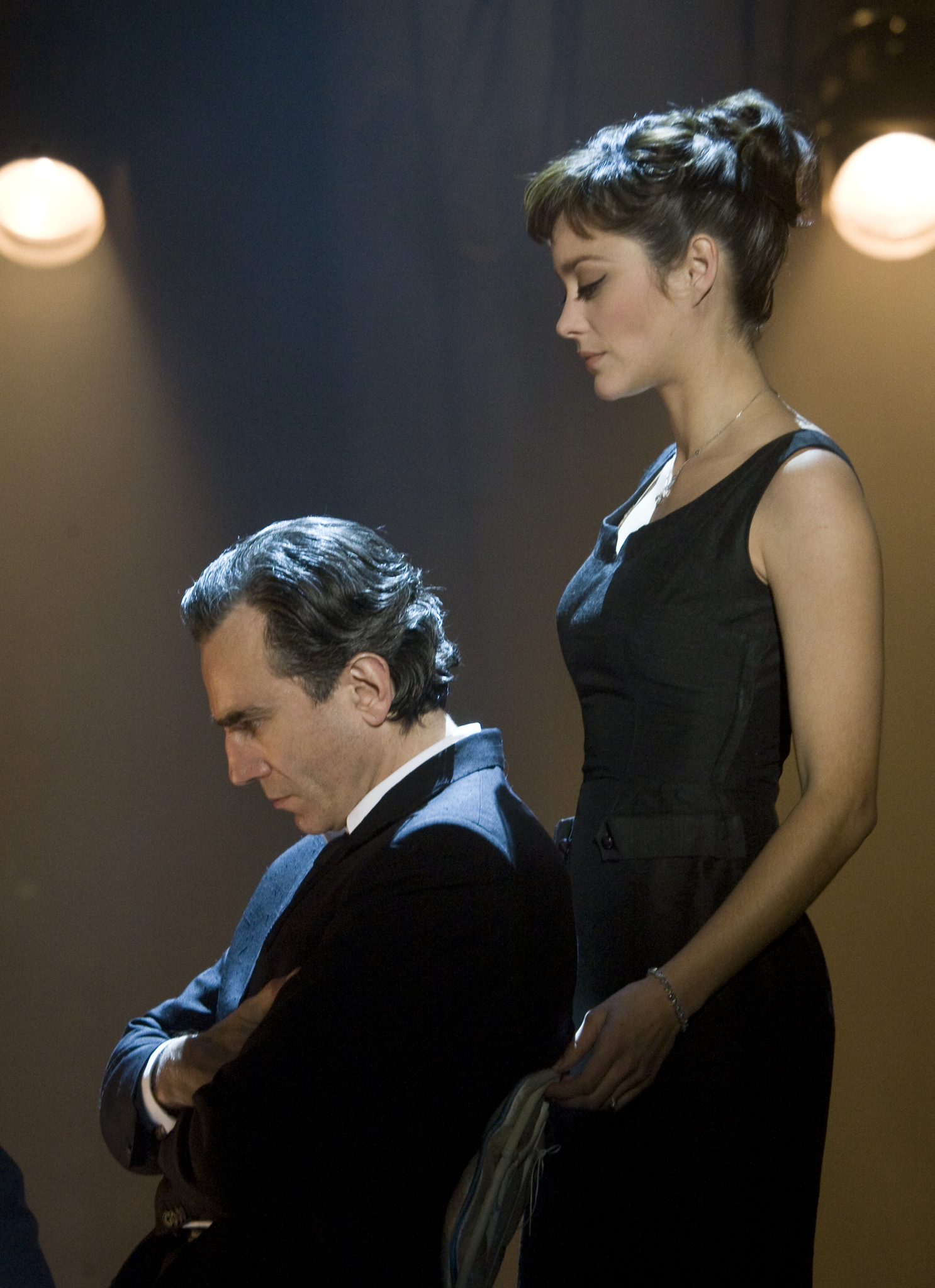 Still of Daniel Day-Lewis and Marion Cotillard in Nine (2009)