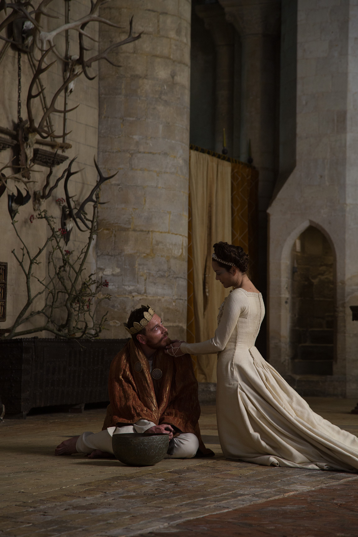 Still of Marion Cotillard and Michael Fassbender in Macbeth (2015)