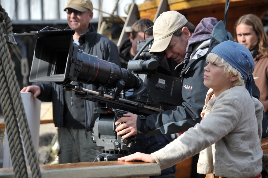 Behind the Arri D20 on the NRK 24 episode series Sabeltann with lead actor Pinky next to camera and gaffer Knut Haraldsen in background