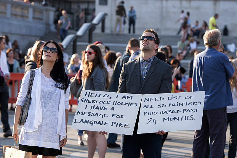 Still of Jonny Lee Miller and Lucy Liu in Elementaru: Step Nine (2013)