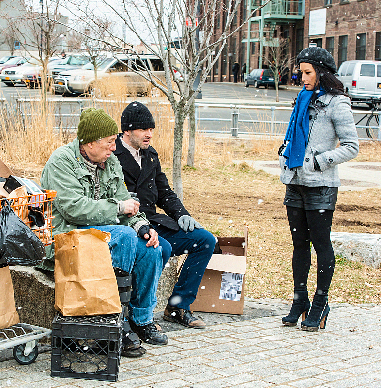 Still of Jonny Lee Miller, Lucy Liu and Bill Buell in Elementaru (2012)