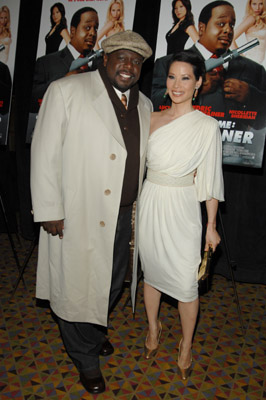 Lucy Liu and Cedric the Entertainer at event of Code Name: The Cleaner (2007)