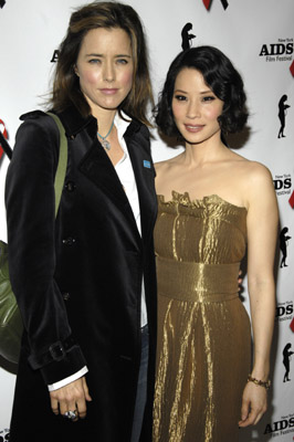 Téa Leoni and Lucy Liu at event of 3 Needles (2005)