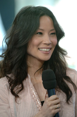 Lucy Liu at event of Total Request Live (1999)