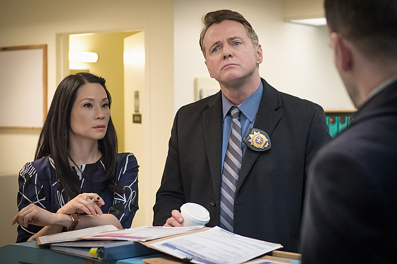 Still of Aidan Quinn and Lucy Liu in Elementaru (2012)