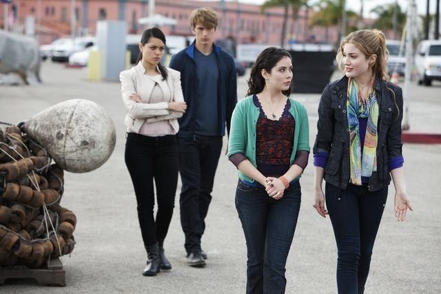 Still of Benjamin Stone, Skyler Samuels, Alyssa Diaz and Grace Phipps in The Nine Lives of Chloe King (2011)