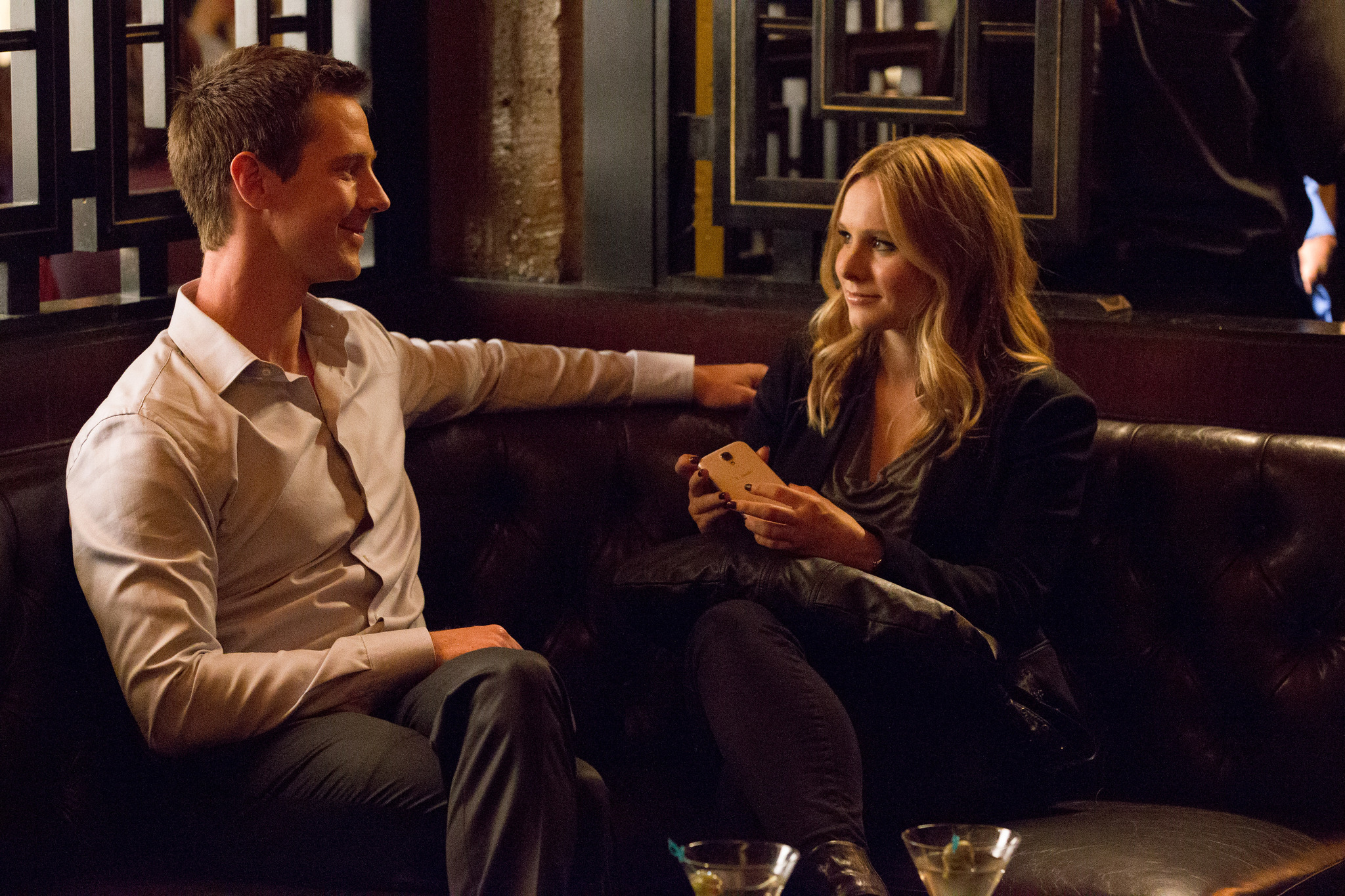 Still of Kristen Bell and Jason Dohring in Veronica Mars (2014)