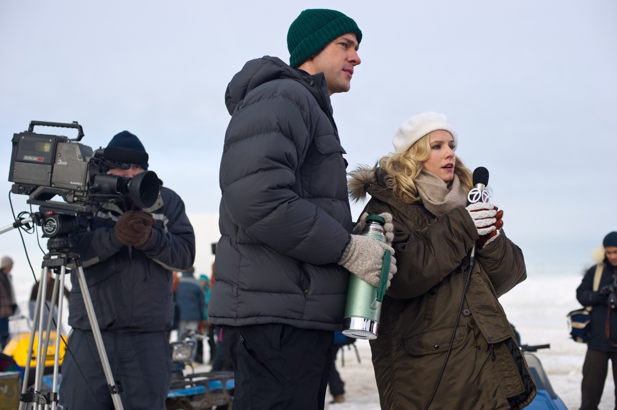 Still of Kristen Bell and John Krasinski in Big Miracle (2012)