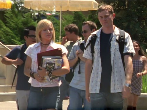 Still of Aaron Ashmore and Kristen Bell in Veronica Mars (2004)