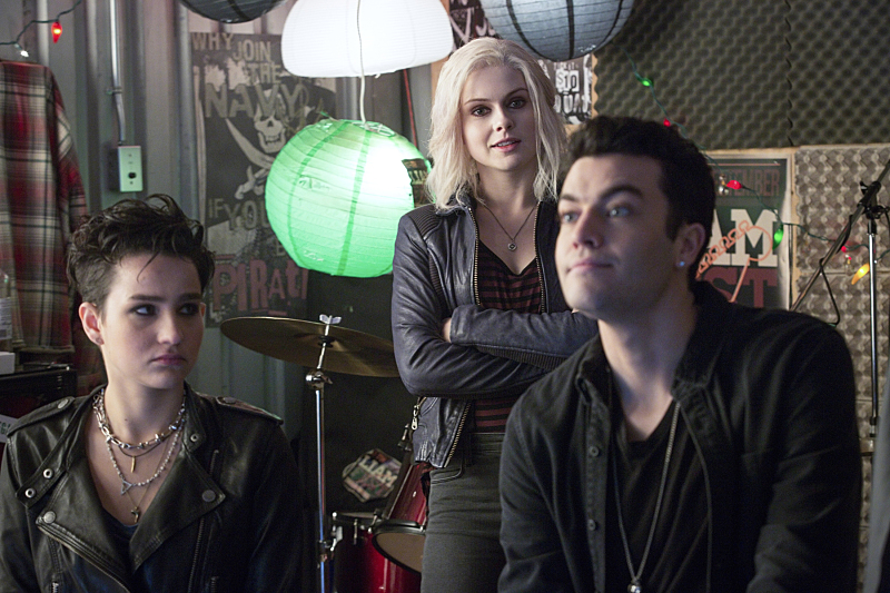 Still of Rhys Ward and Bex Taylor-Klaus in iZombie (2015)