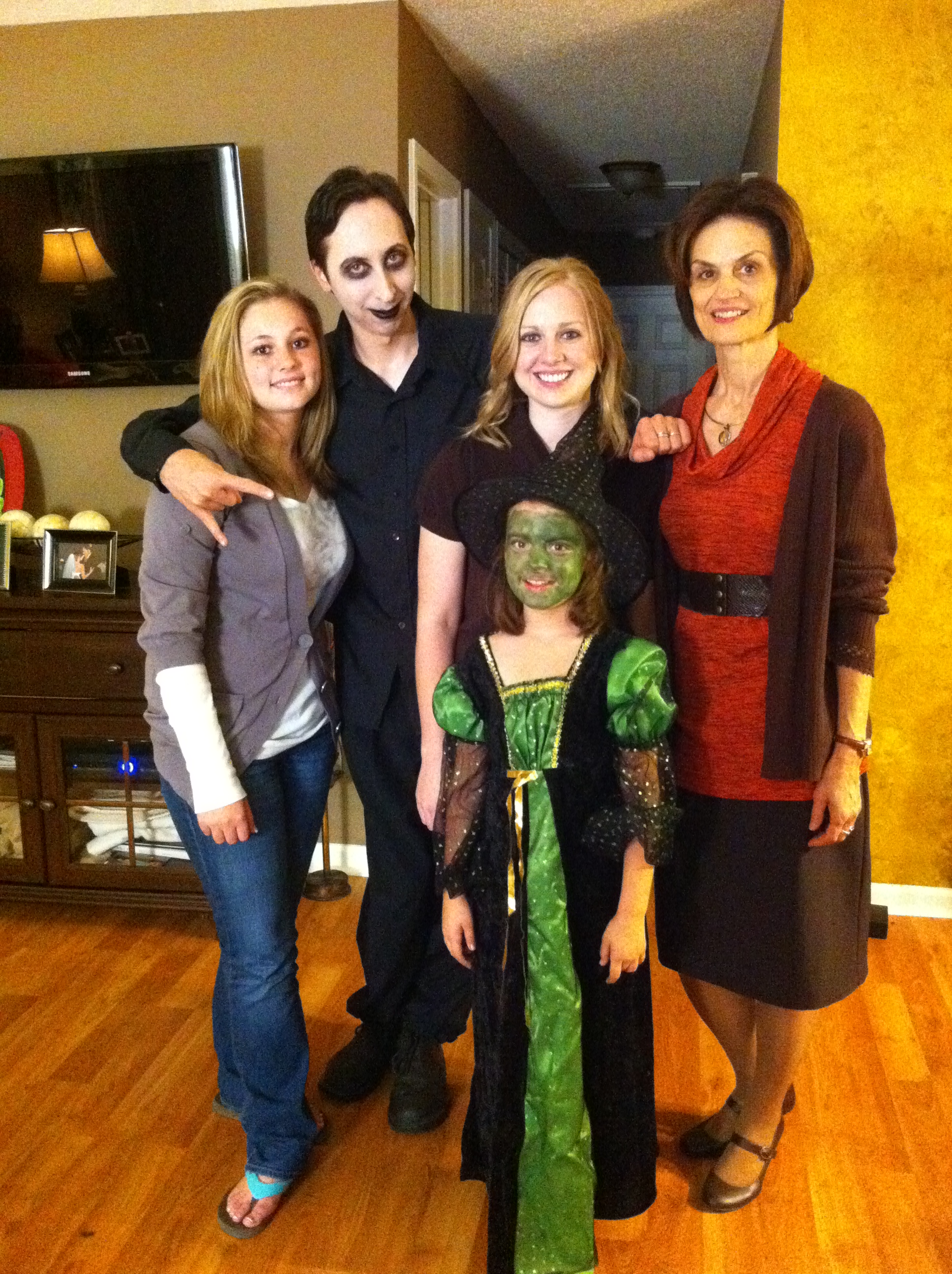 Montana Byrd, Daniel Lee, April Wren, Rachel Adkins and Michelle Harmon - Treat or Eat (2010)