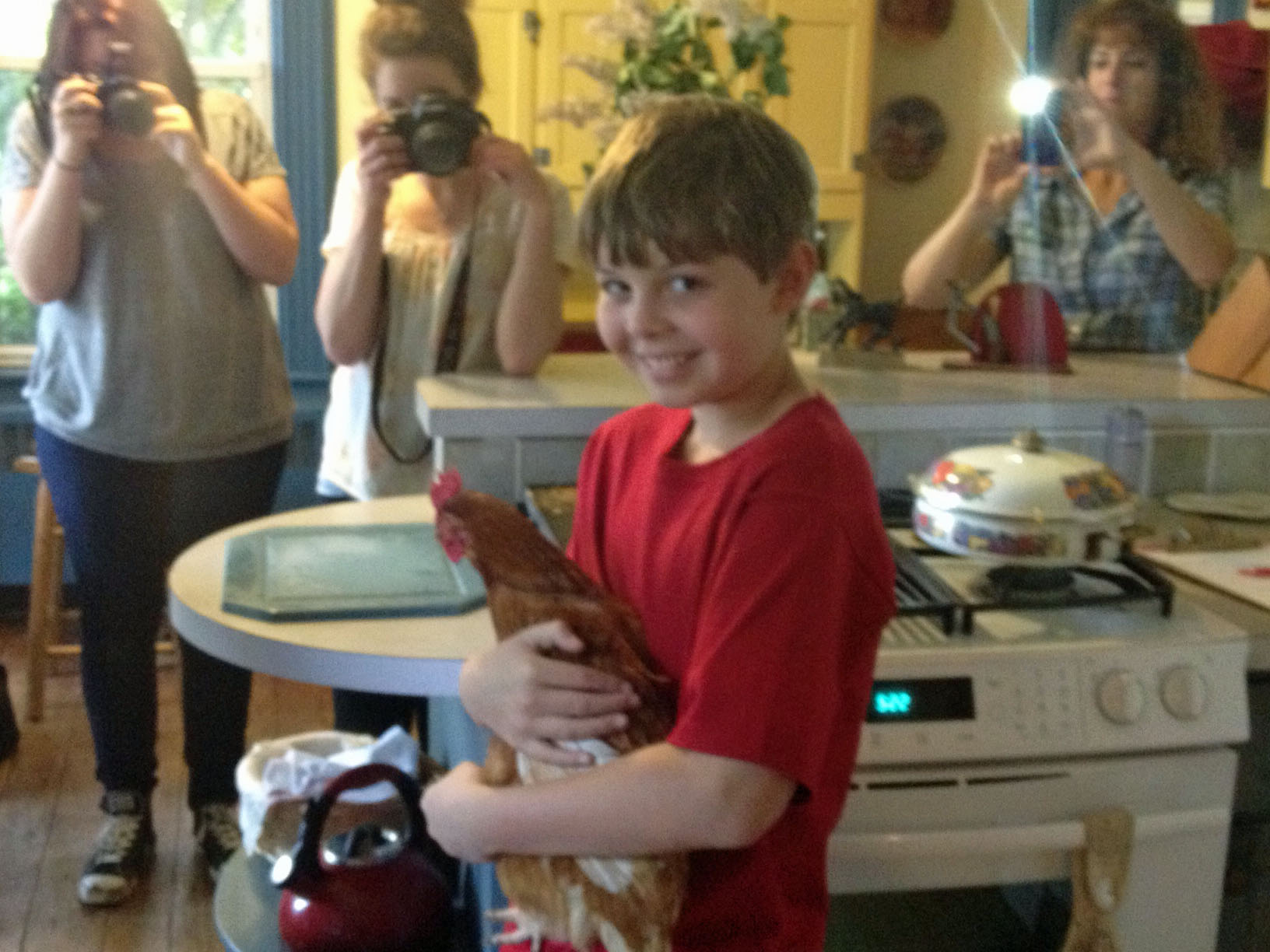 Alexander and his friend the chicken behind the scenes filming 