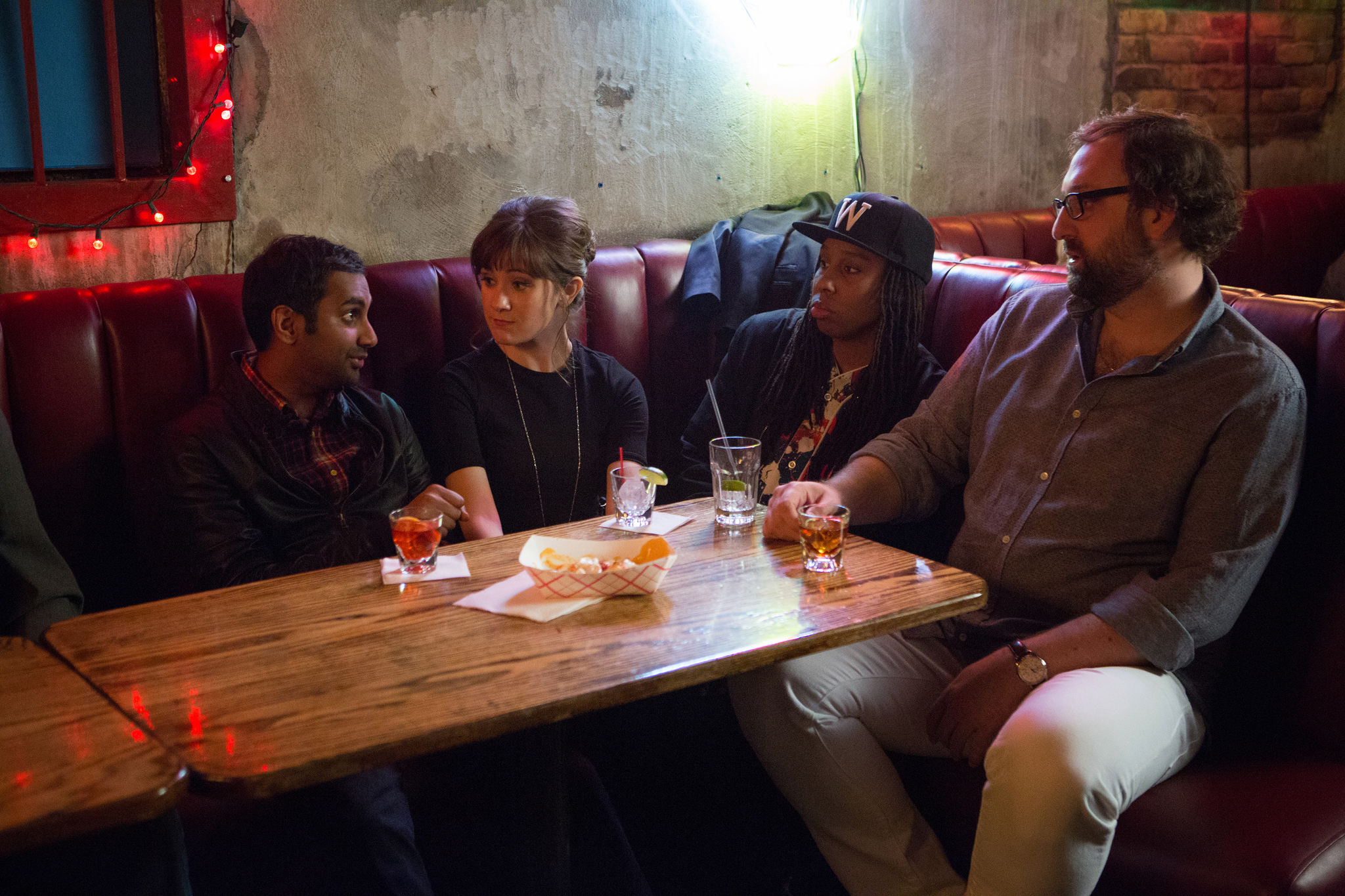 Still of Eric Wareheim, Aziz Ansari, Lena Waithe and Noël Wells in Master of None (2015)