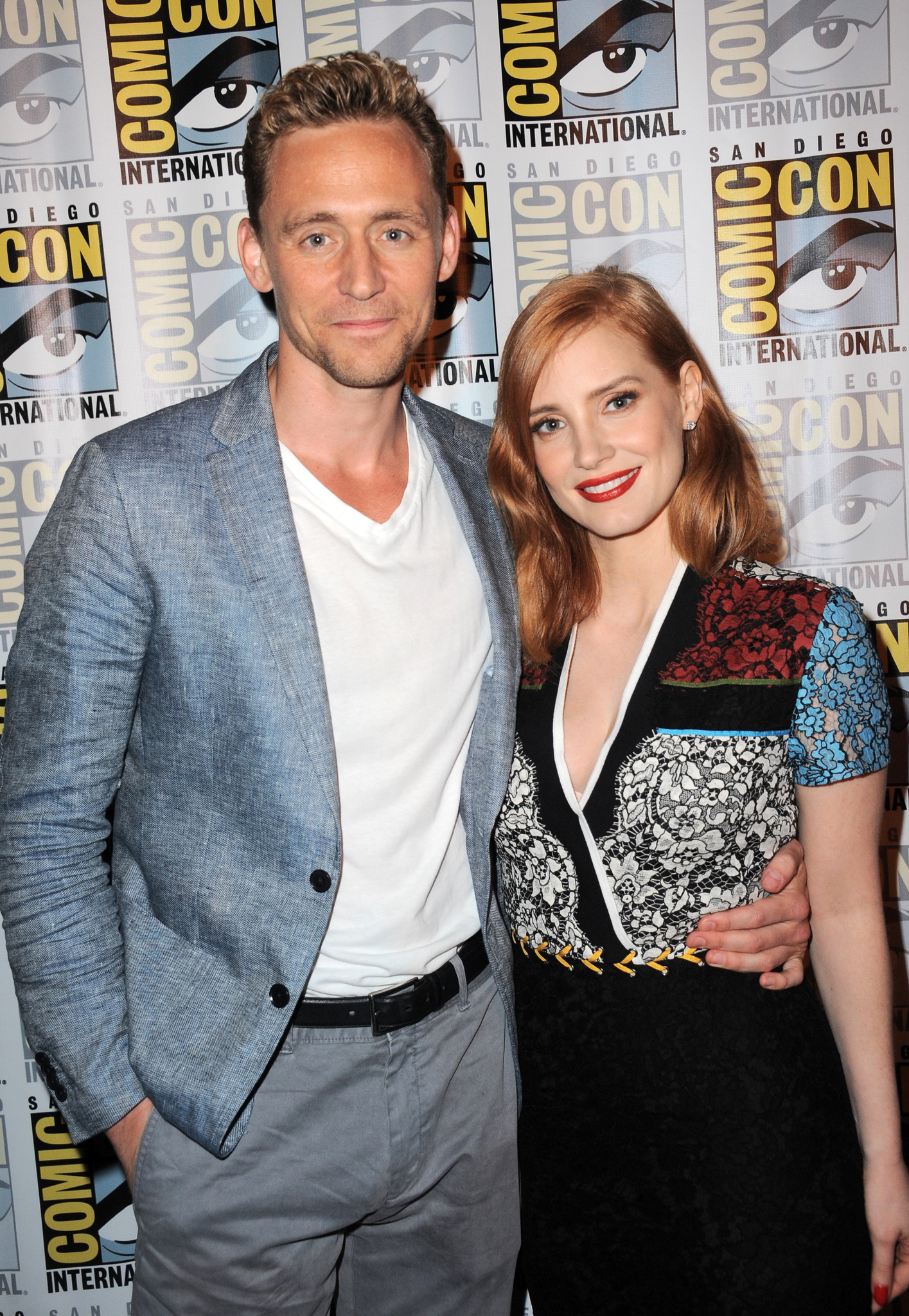 Tom Hiddleston and Jessica Chastain at event of Purpurine kalva (2015)