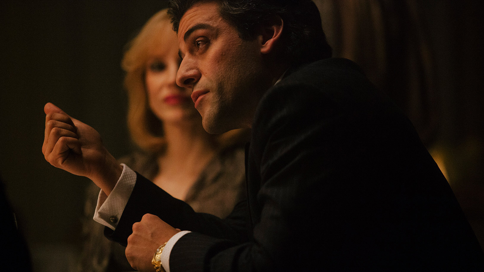 Still of Oscar Isaac and Jessica Chastain in A Most Violent Year (2014)