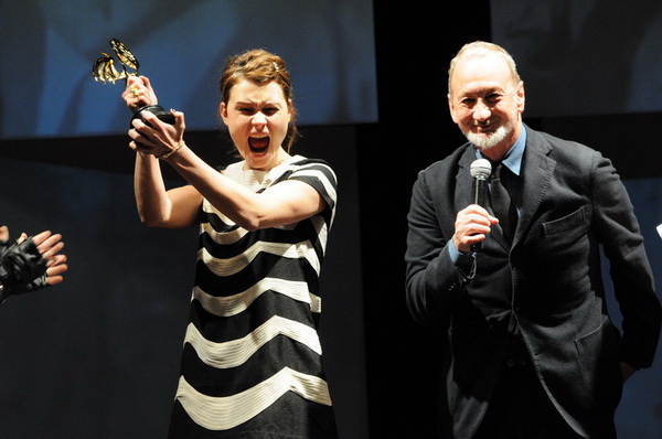 Fantasy Horror Awards - March 2010 Robert Englund gives Kristina Klebe award for best new actress in Zone of the Dead