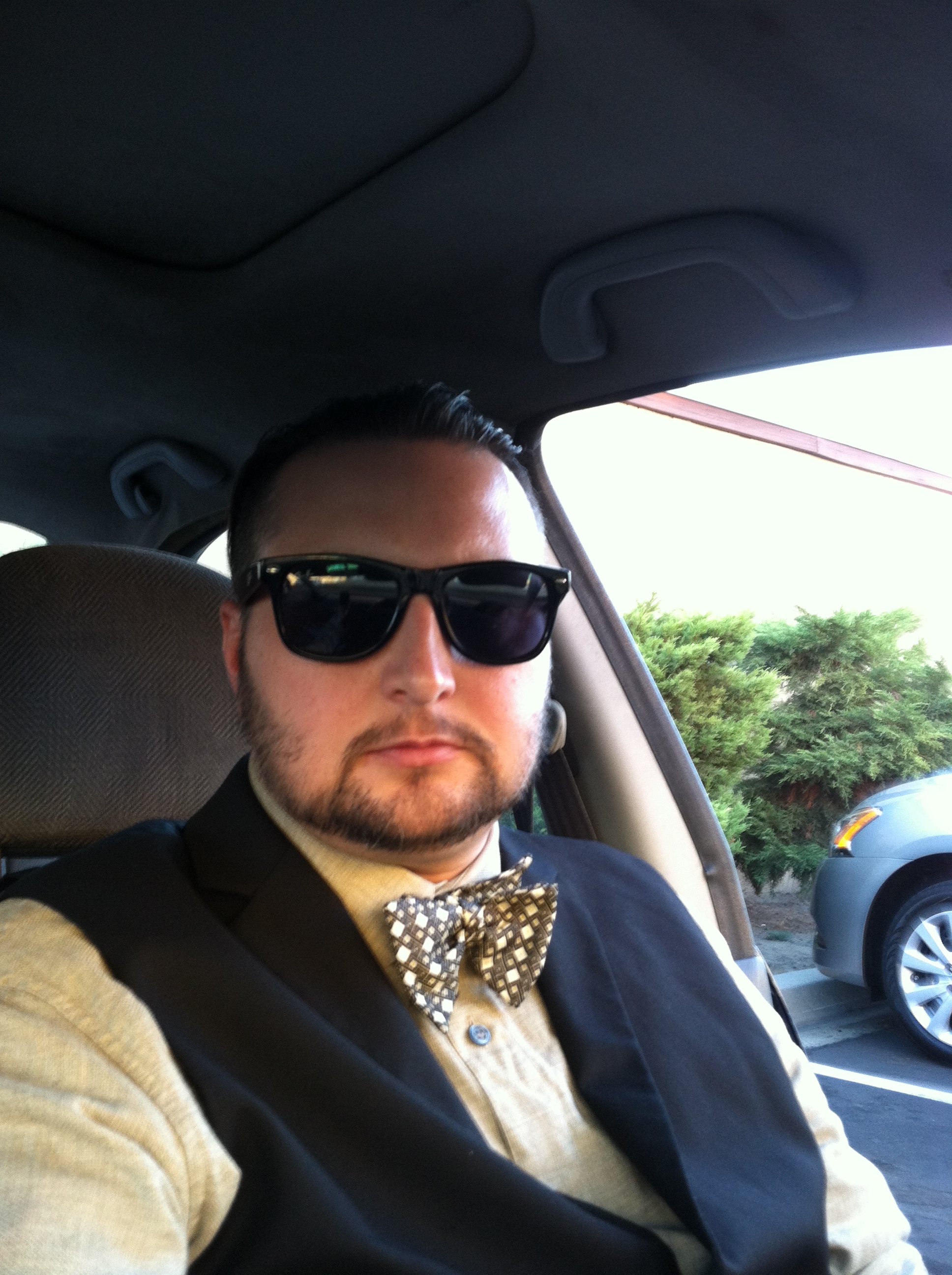 Valiant wearing a bow tie and Ray Bans.