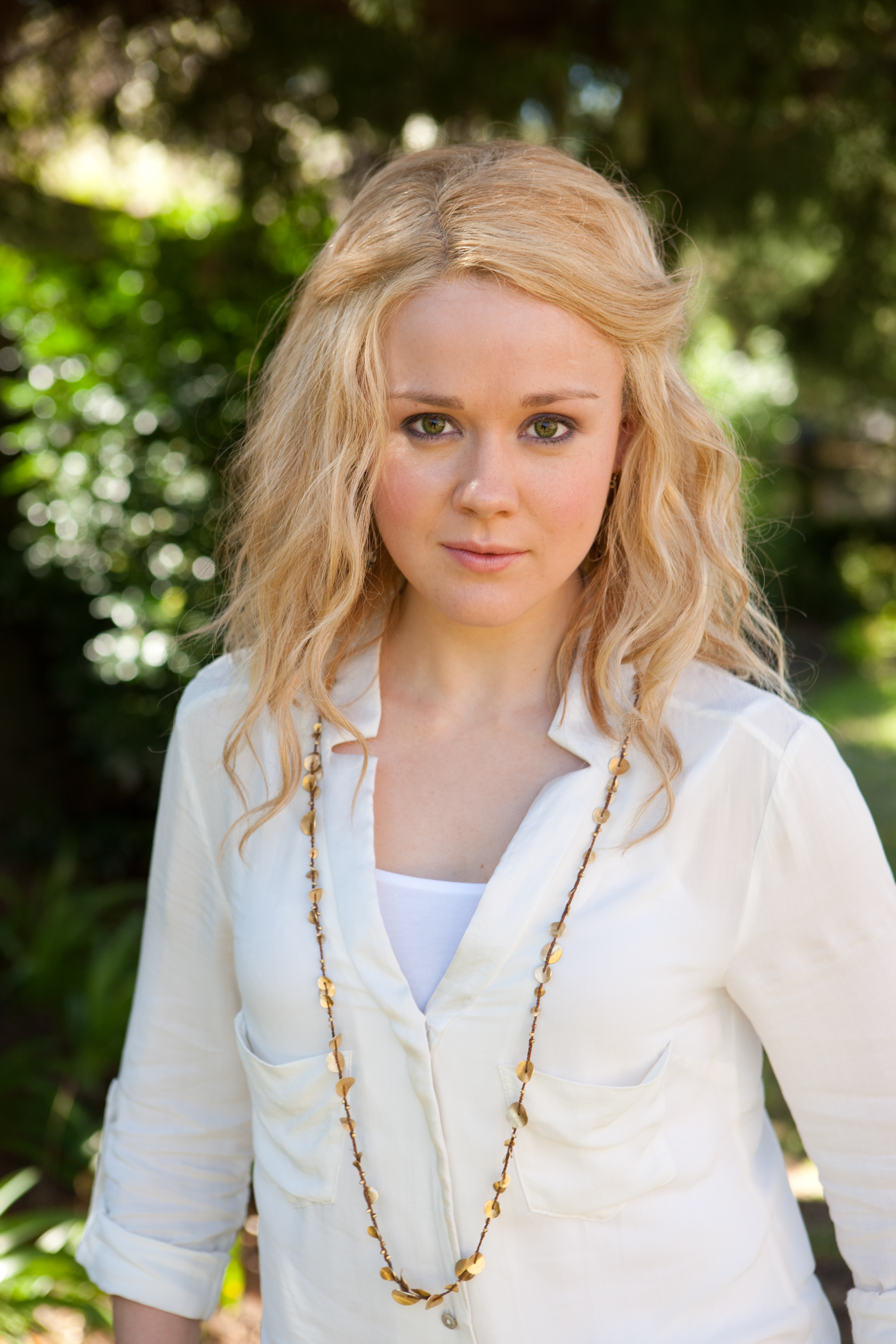 Arianwen Parkes-Lockwood as Samantha in A Place to Call Home Season 2.