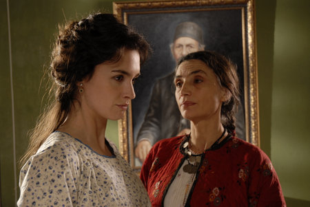 Ángela Molina and Paz Vega in La masseria delle allodole (2007)