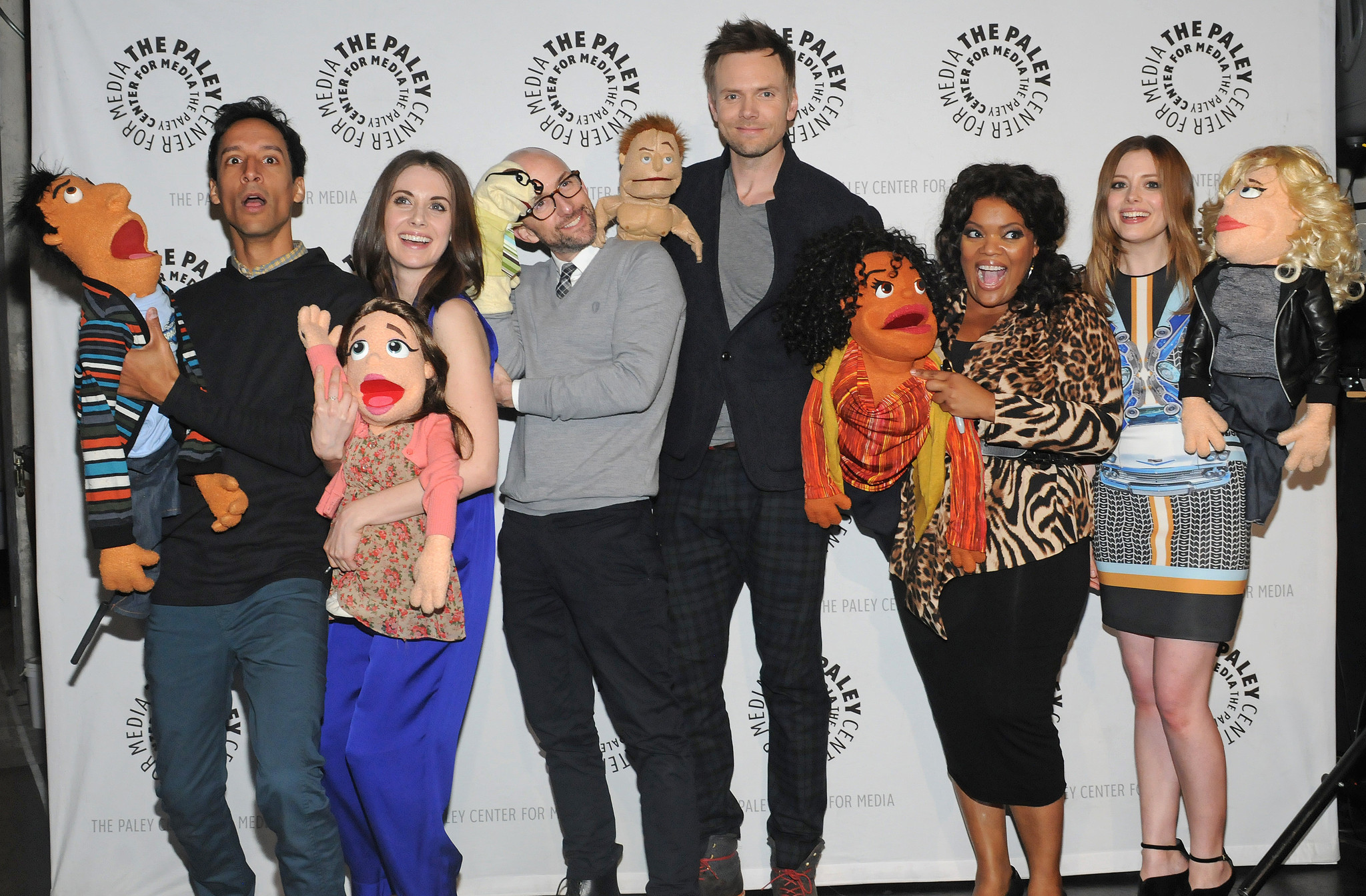 Joel McHale, Jim Rash, Yvette Nicole Brown, Alison Brie, Gillian Jacobs and Danny Pudi at event of Community (2009)