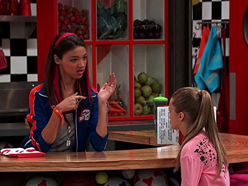 Still of Gabrielle Elyse and Lizzy Greene in Nicky, Ricky, Dicky & Dawn (2014)