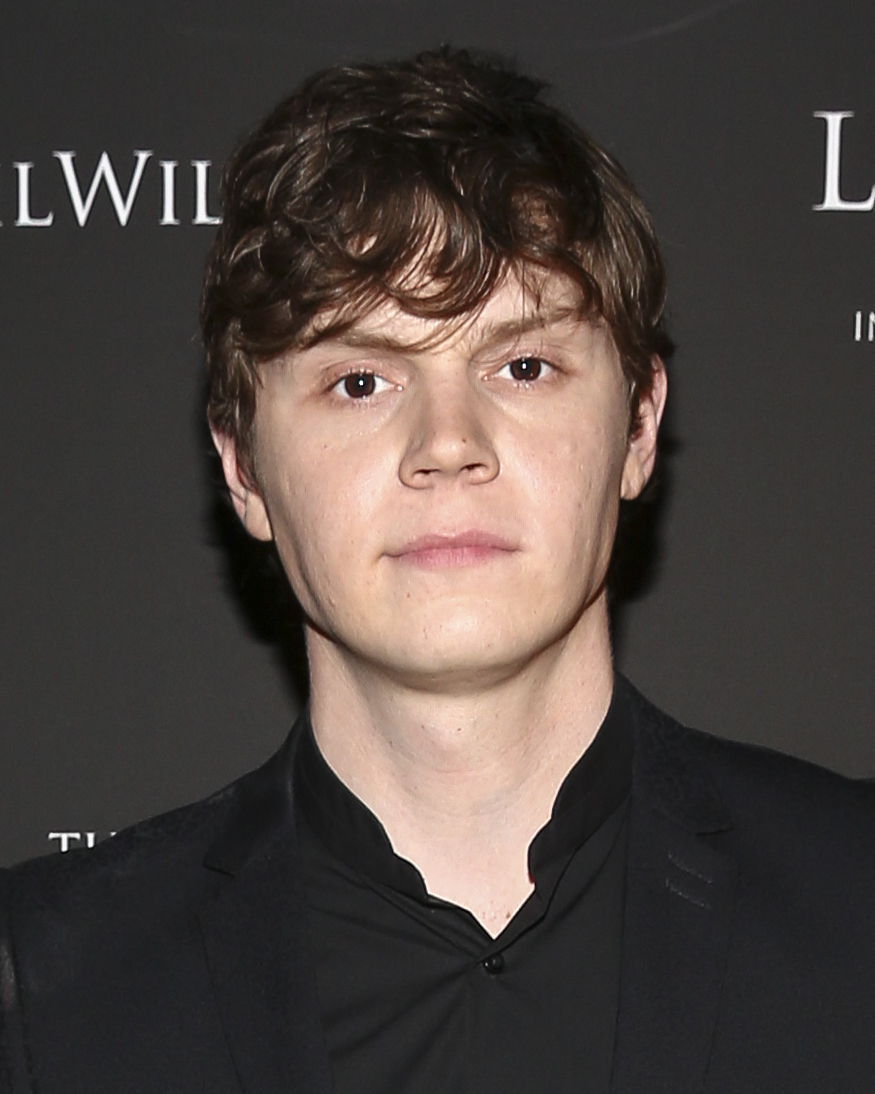 Evan Peters at event of Lozoriaus efektas (2015)