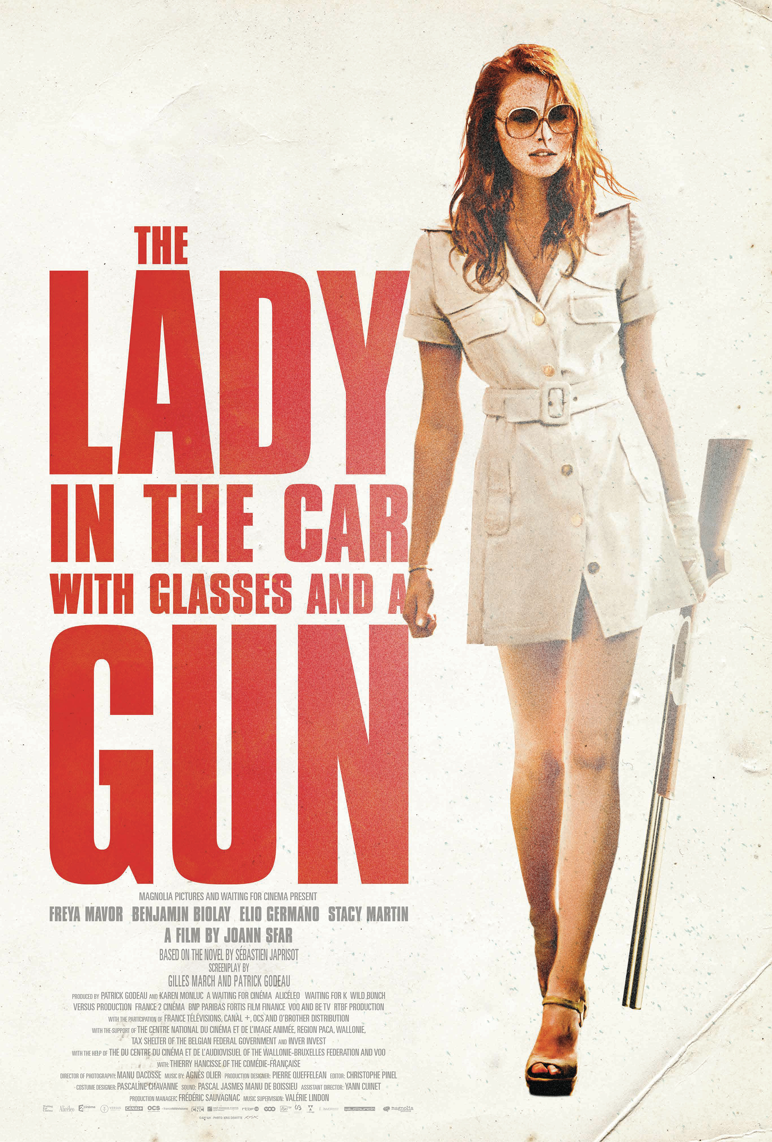 Freya Mavor in La dame dans l'auto avec des lunettes et un fusil (2015)