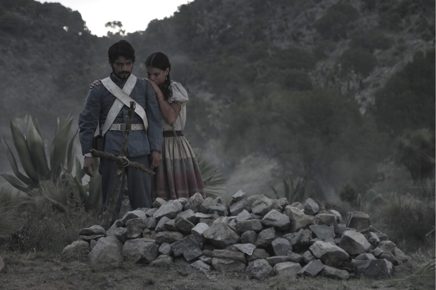 Still of Liz Gallardo and Christian Vazquez in Cinco de Mayo: La batalla (2013)