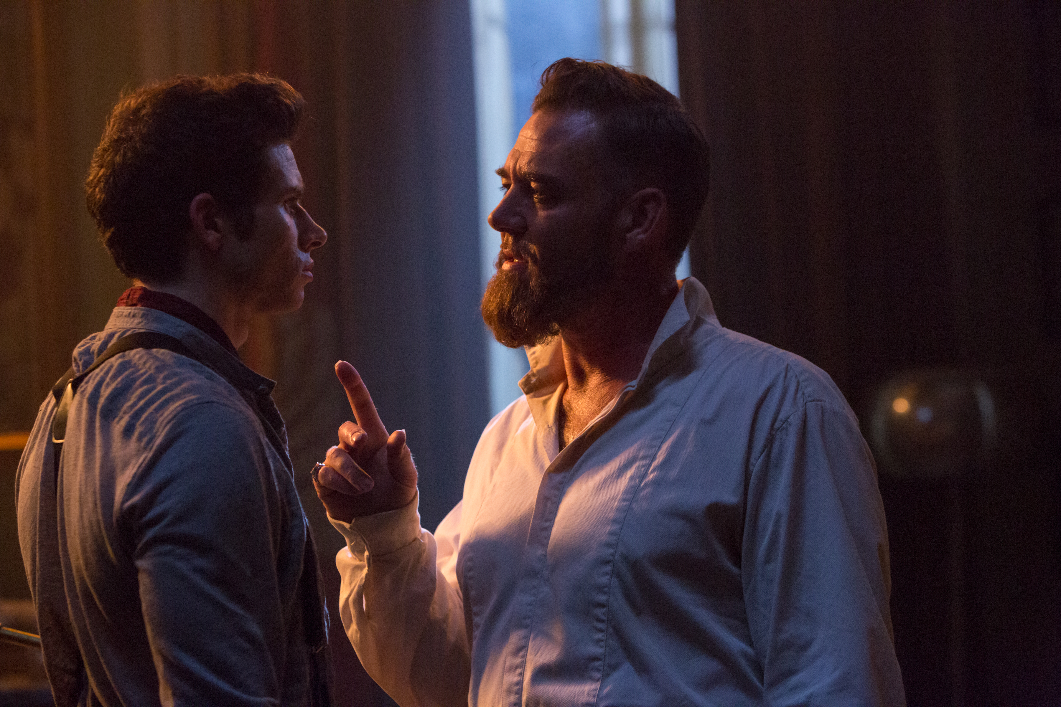 Still of Marton Csokas and Oliver Stark in Into the Badlands (2015)