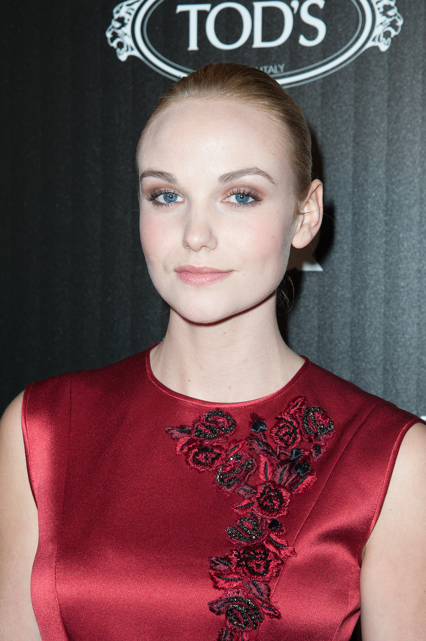 Joanna Vanderham at event of What Maisie Knew (2012)