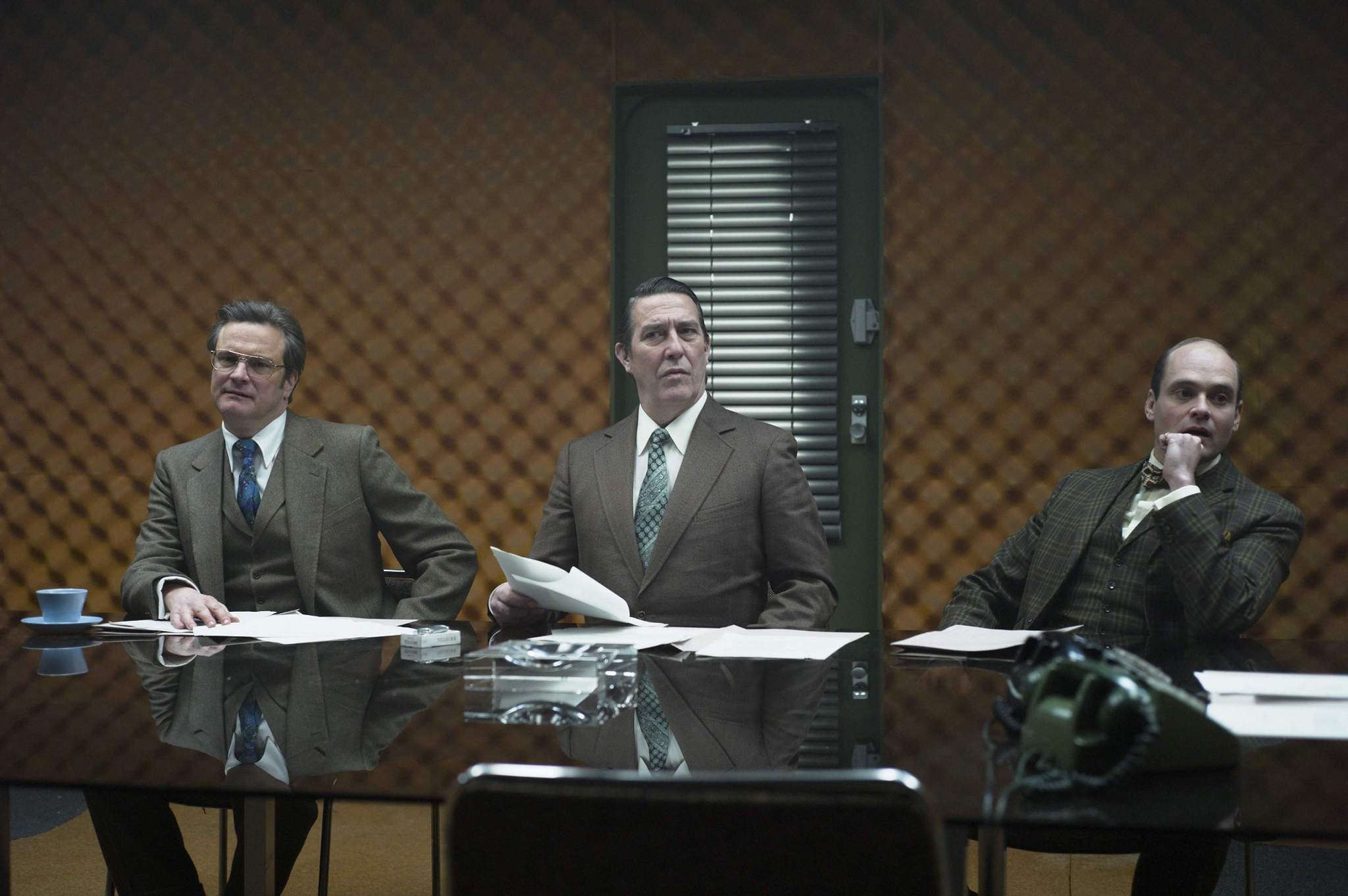 Still of Colin Firth, Ciarán Hinds and David Dencik in Bastunas, Siuvejas, Kareivis, Snipas (2011)