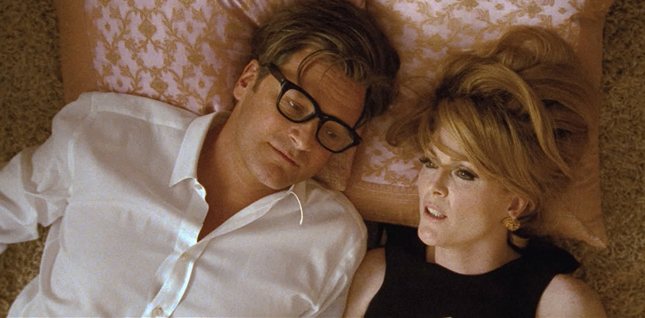 Still of Colin Firth and Julianne Moore in A Single Man (2009)