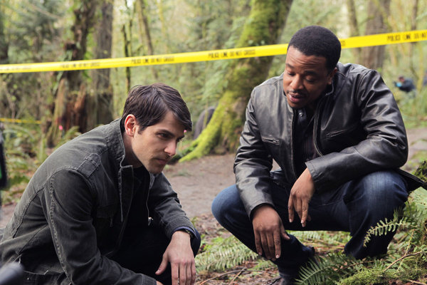 Still of Russell Hornsby and David Giuntoli in Grimm (2011)