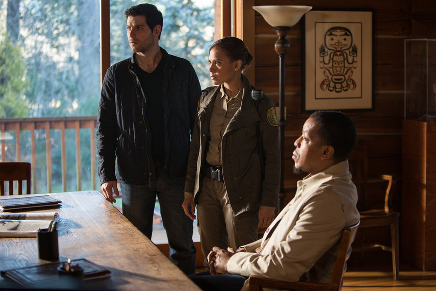 Still of Russell Hornsby and David Giuntoli in Grimm (2011)