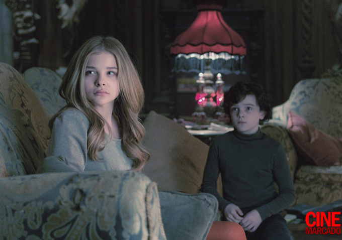 Gulliver McGrath and Chloe Moretz in Dark Shadows