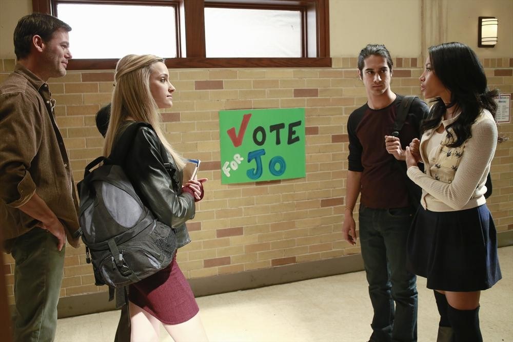 Still of Brianne Howey, Ivan Sergei, Avan Jogia and Kylie Bunbury on Twisted (2013)