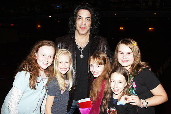 Holly Taylor,Maddy, Danika, Ruby and Izzy meet Paul Stanley - Kiss (backstage@ Billy Elliot)