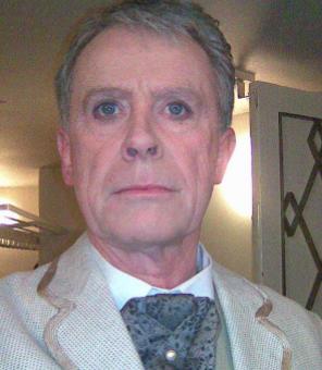 Ole Dupont as Professor Welling in Dirch